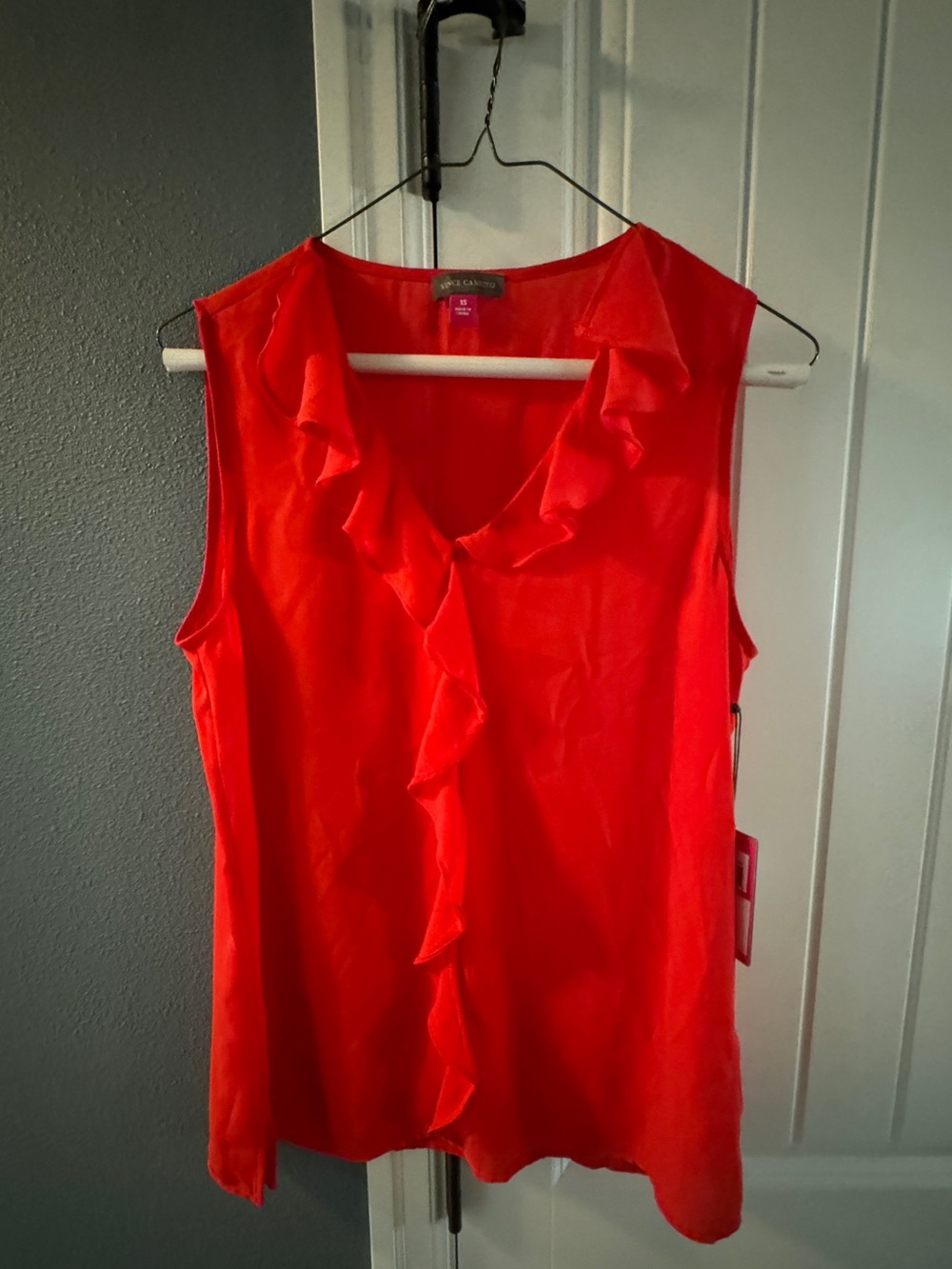 NWT XS Vince Camuto V-Neck Ruffle Front Blouse